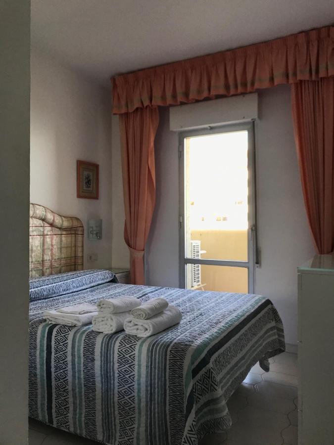 Estudios Y Apartamentos Benal Beach Беналмадена Екстериор снимка